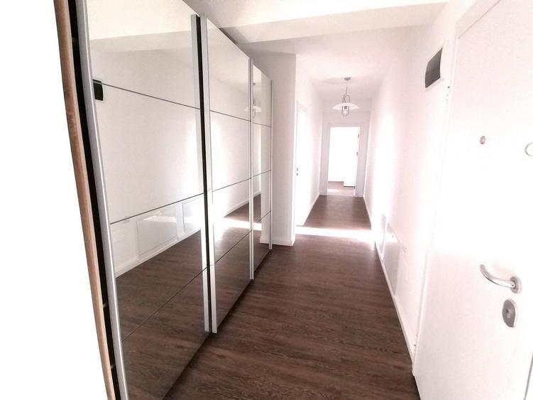 Apartament cu 3 camere decomandat în Pipera