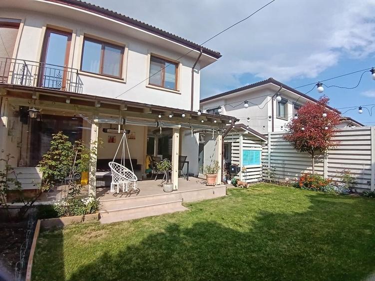 Duplex cu 4 camere cu Canalizare în Sud-Est