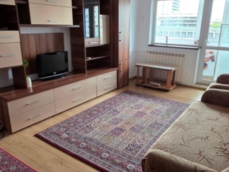 Apartament cu 3 camere semidecomandat, mobilat în Turda