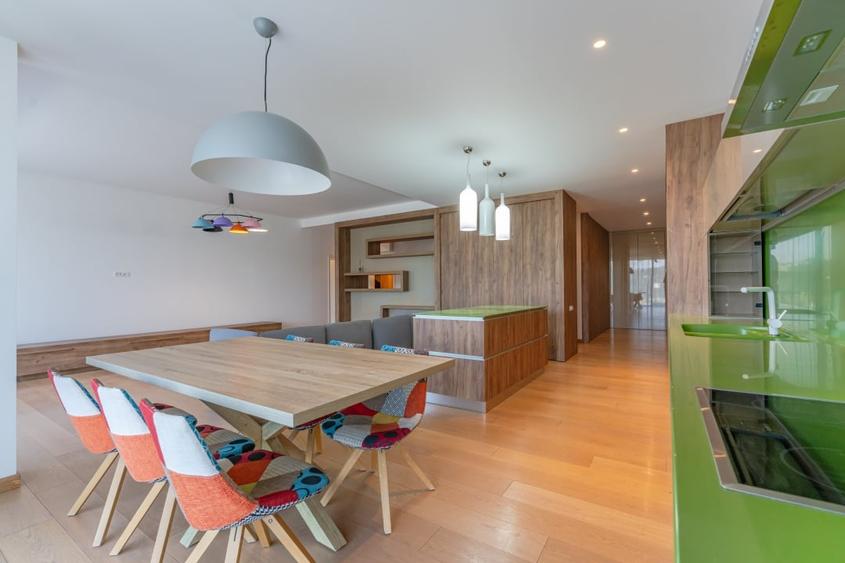 Apartament cu 3 camere decomandat, mobilat în Ultracentral