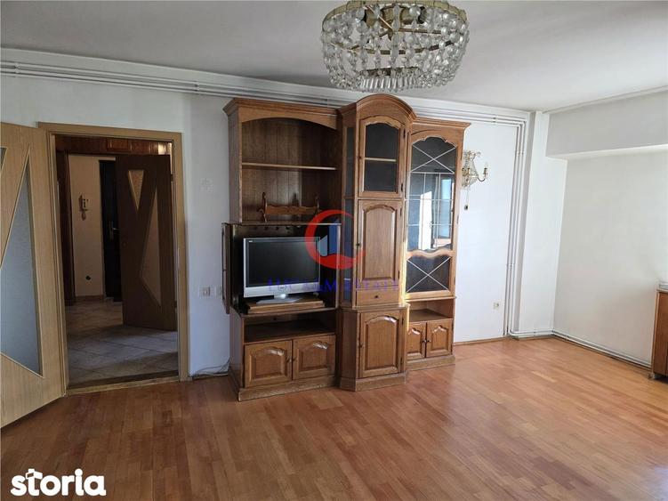 Apartament cu 4 camere decomandat în Dorobanților