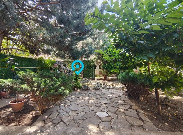 Casă individuală cu 5 camere cu Canalizare în Central