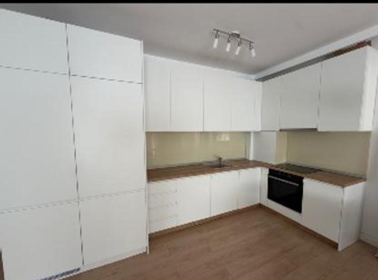 Apartament cu 3 camere semidecomandat în Unirii