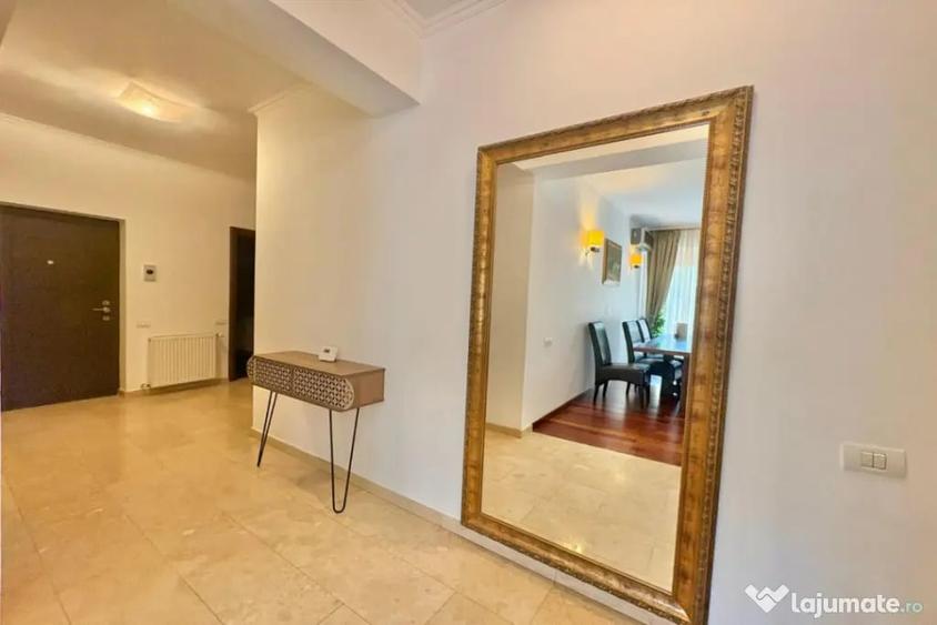 Apartament cu 3 camere semidecomandat în Bucureștii Noi