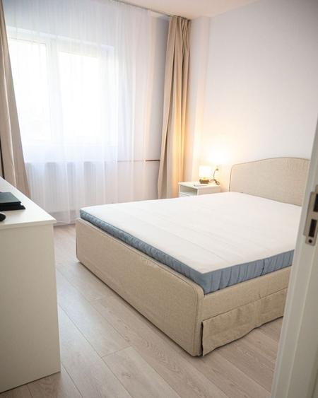 Apartament cu 3 camere semidecomandat, mobilat în 13 Septembrie
