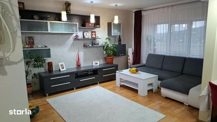 Apartament cu 4 camere decomandat în Central