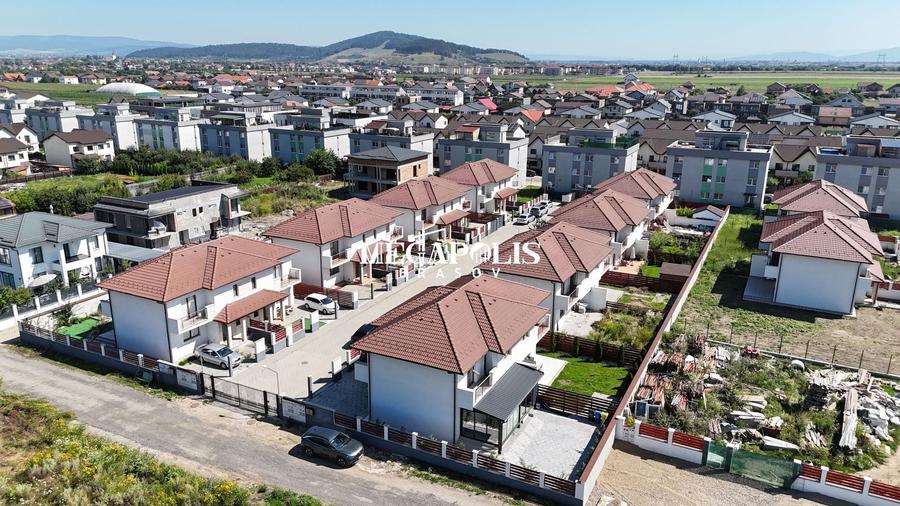 Duplex cu 4 camere cu Canalizare în Sânpetru