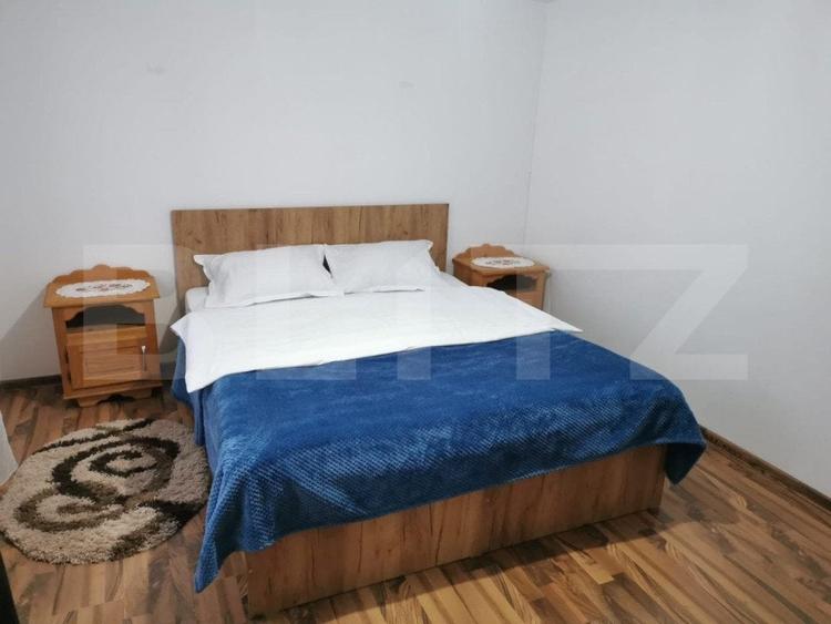 Casă individuală cu 8 camere cu Teren 2200 Mp în Exterior Est