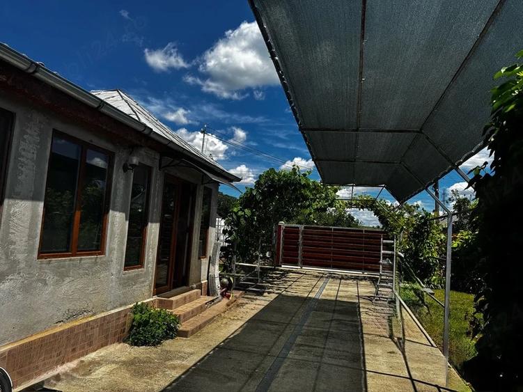 Casă cu 2 camere cu Teren 1800 Mp în Slava Rusă