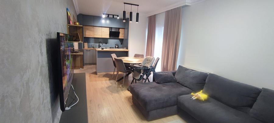 Apartament cu 4 camere decomandat, mobilat în Drumul Taberei