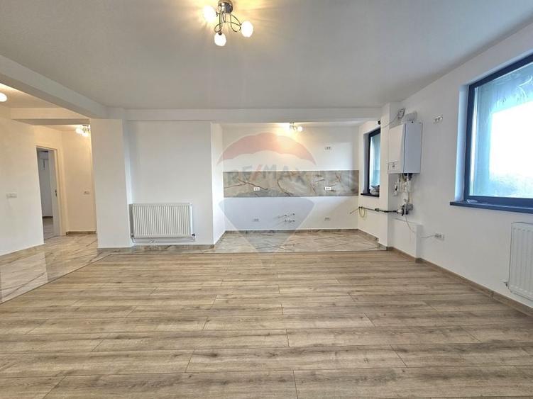 Apartament cu 3 camere decomandat în Vest