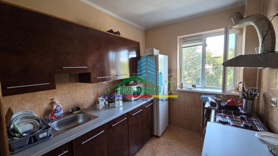 Apartament cu 3 camere decomandat în Central