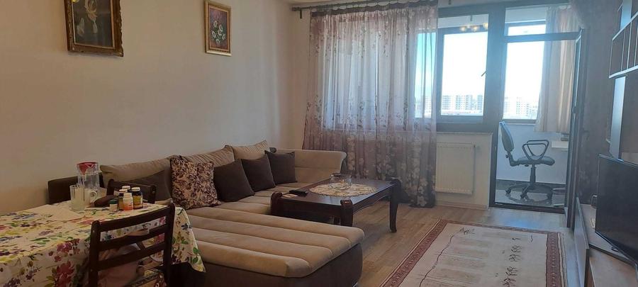 Apartament cu 2 camere decomandat în Tractorul