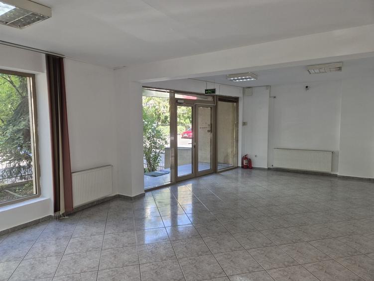 Spațiu comercial, de 140 mp, în Vitan
