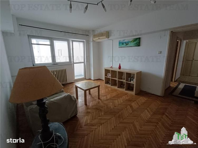 Apartament cu 3 camere semidecomandat în 1 Mai