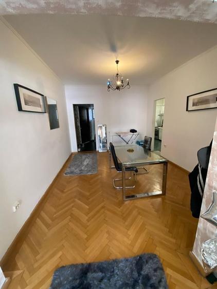 Apartament cu 3 camere semidecomandat, mobilat în Sala Palatului