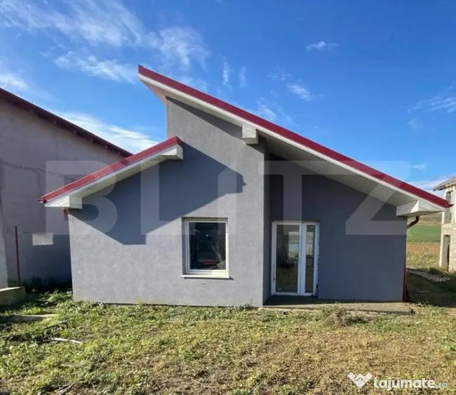 Casă cu 3 camere cu Teren 351 Mp în Câmpenești