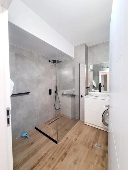 Apartament cu 3 camere decomandat în Căzănești (Râmnicu Vâlcea)