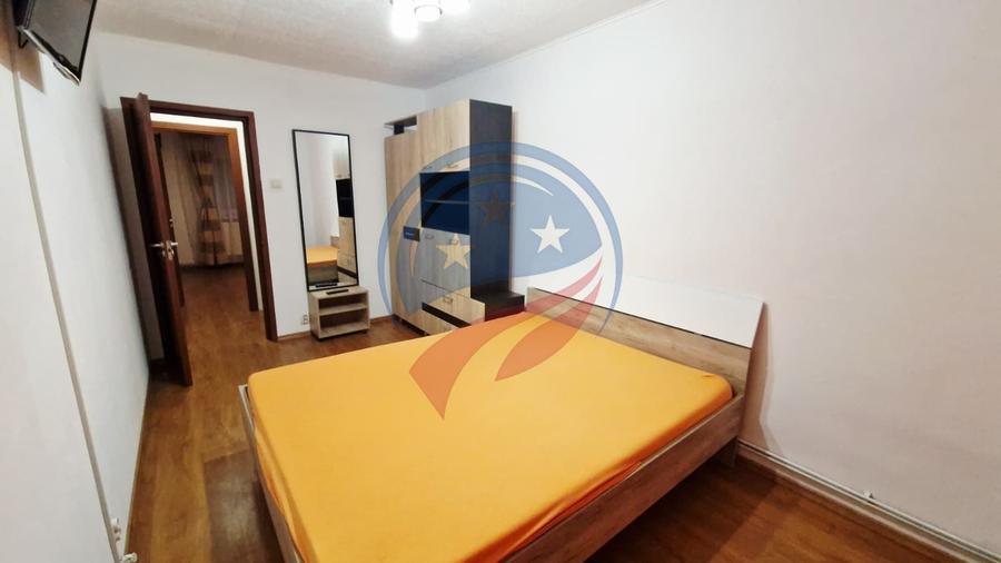 Apartament cu 3 camere semidecomandat, mobilat în Craiovița Nouă