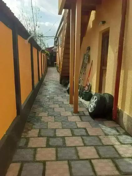 Casă cu 6 camere cu Teren 283 Mp în Școlilor