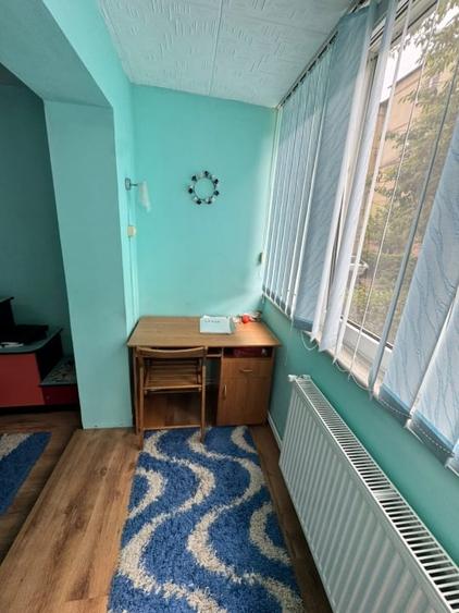 Apartament cu 3 camere semidecomandat, mobilat în Săsar