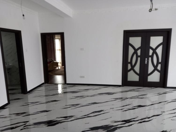 Casă cu 5 camere cu Teren 400 Mp în Central