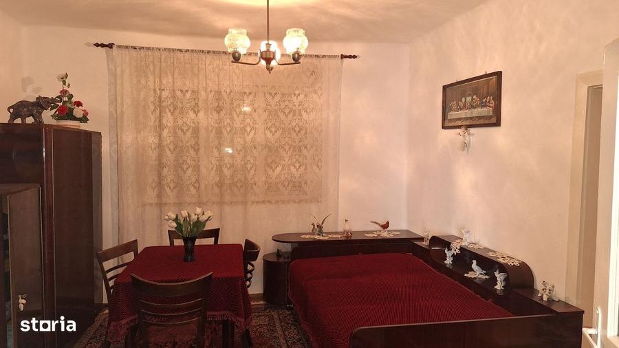 Casă cu 4 camere în Horia