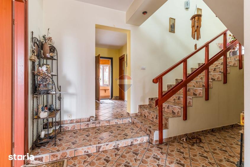 Casă cu 5 camere cu Teren 700 Mp în Galata