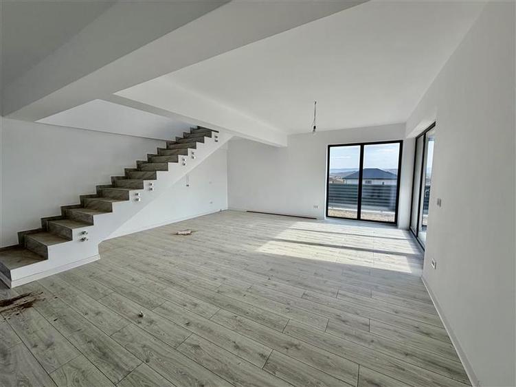 Duplex cu 4 camere cu Canalizare în Miroslava