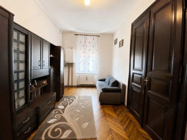 Apartament cu 5 camere decomandat în Elisabetin