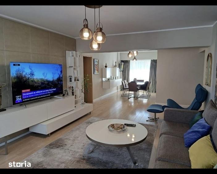 Apartament cu 4 camere în Victoriei