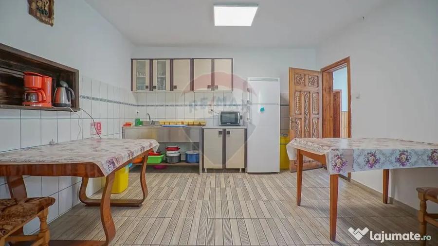 Casă cu 10 camere cu Teren 1137 Mp în Moieciu