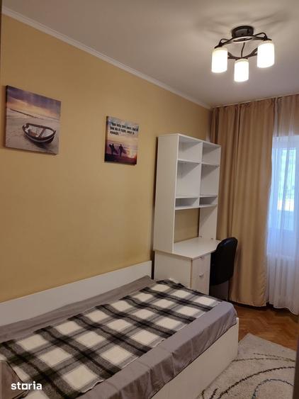 Apartament cu 3 camere decomandat în Obor