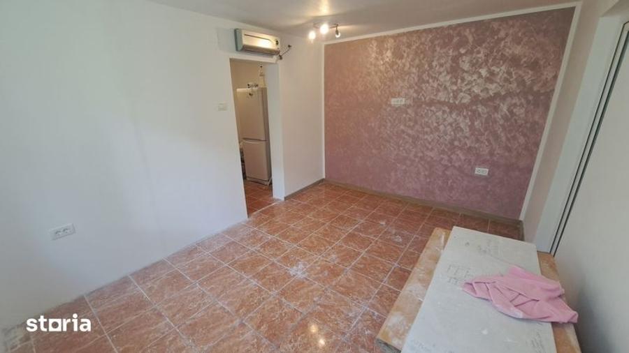 Apartament cu 2 camere semidecomandat în Chercea