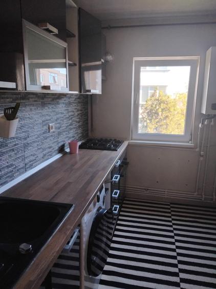Apartament cu 3 camere decomandat, mobilat în Casa de Cultură