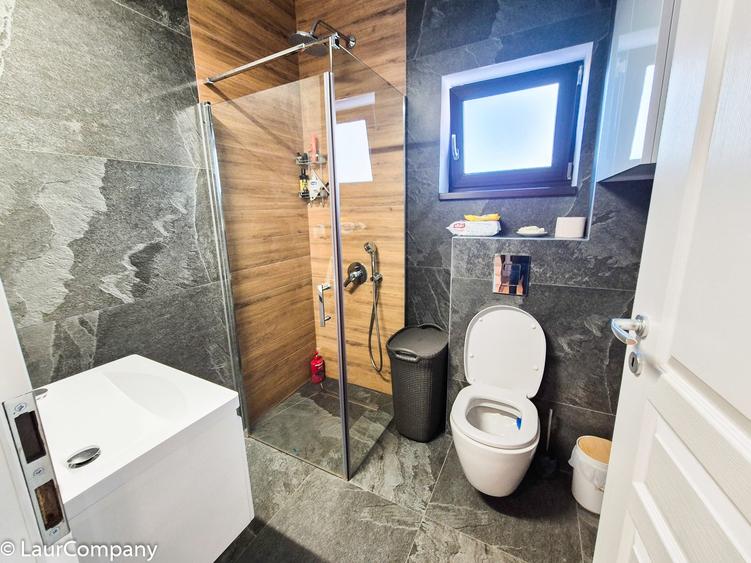 Duplex cu 4 camere cu Canalizare în Trivale