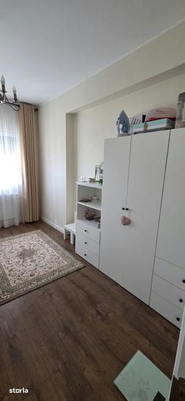 Apartament cu 3 camere decomandat în Craiovei
