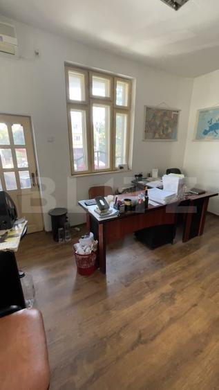 Casă individuală cu 6 camere cu Canalizare în Ultracentral
