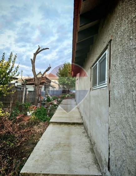 Casă individuală cu 4 camere cu Teren 1153 Mp în Central