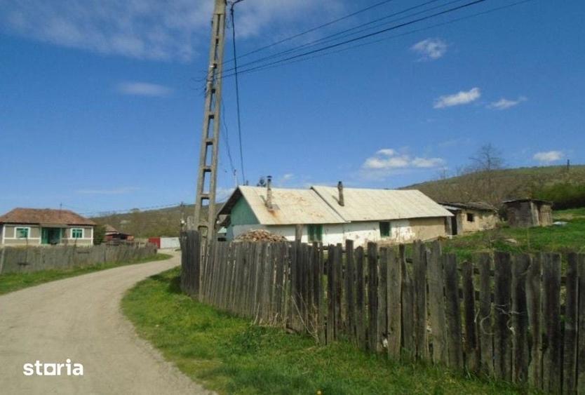 Casă cu 4 camere cu Teren 610 Mp în Gura Văii