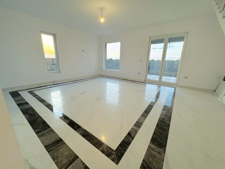 Duplex cu 4 camere cu Canalizare în Remetea Mare