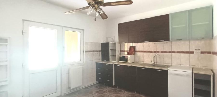 Casă cu 5 camere cu Teren 600 Mp în Lipovei