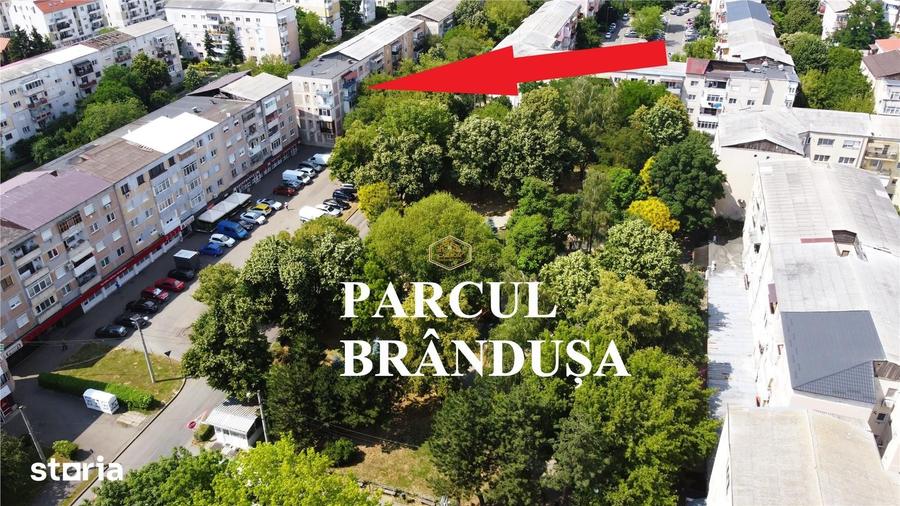 Apartament cu 3 camere semidecomandat în Micro 16