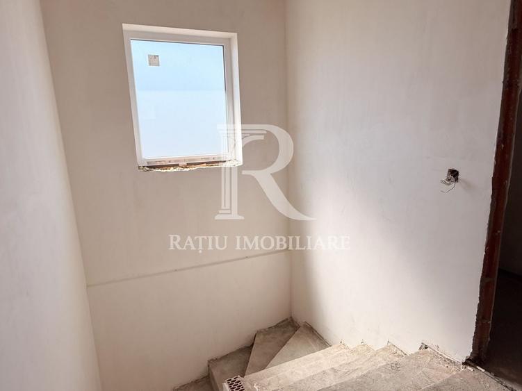Casă individuală cu 4 camere cu Canalizare în Sântandrei
