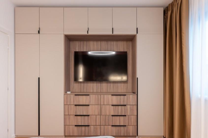 Apartament cu 3 camere decomandat în Tunari