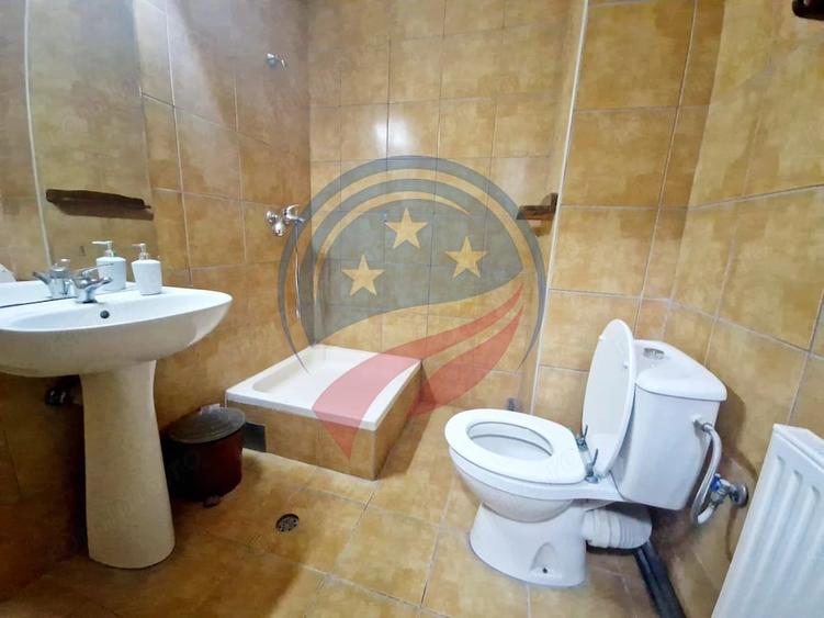 Casă cu 16 camere cu Teren 1448 Mp în Eșelnița