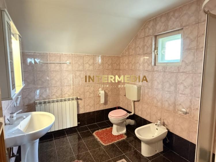 Casă individuală cu 10 camere cu Teren 4100 Mp în Vințu de Jos