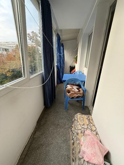 Apartament cu 3 camere semidecomandat în Titan