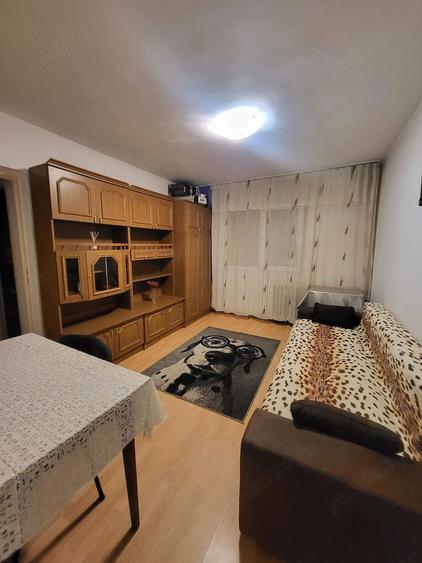 Apartament cu 2 camere semidecomandat în Podu Roș