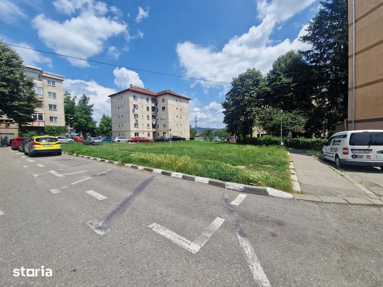 Teren de 892 mp, în Central